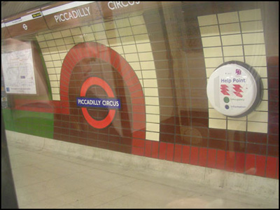 station de metro Piccadilly circus=