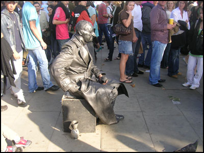 human statue waterloo london eye